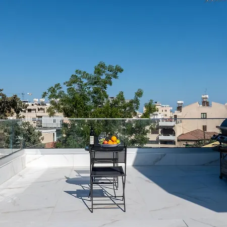Modern 3 Bedroom In Center With Ensuites & Workspace & Balcony 公寓