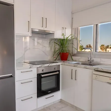 公寓 Modern 3 Bedroom In Center With Ensuites & Workspace & Balcony *