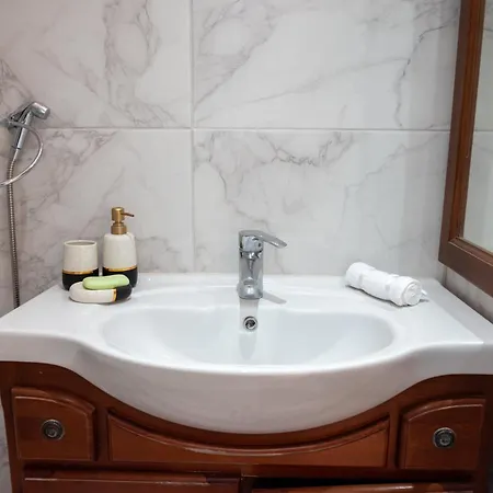 公寓 Modern 3 Bedroom In Center With Ensuites & Workspace & Balcony 利马索尔