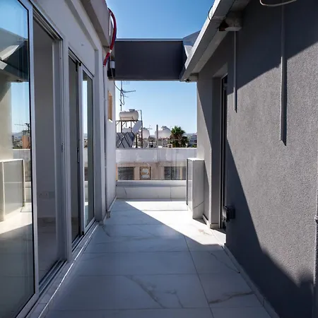 Modern 3 Bedroom In Center With Ensuites & Workspace & Balcony 公寓