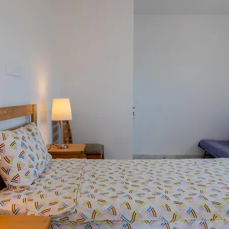 Modern 3 Bedroom In Center With Ensuites & Workspace & Balcony 公寓