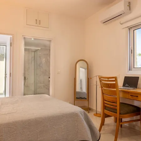公寓 Modern 3 Bedroom In Center With Ensuites & Workspace & Balcony *